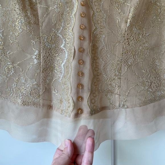 Y2K BCBG Max Azria Gold Lace V-neck Top Size Medium - Picture 3 of 9